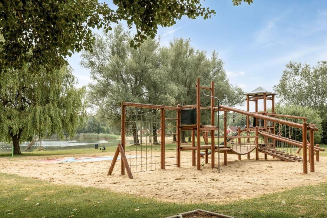 Holiday home Recreatiewoning Maas En Waal 92 *