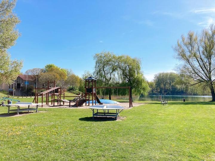 Holiday home Recreatiewoning Maas En Waal 92